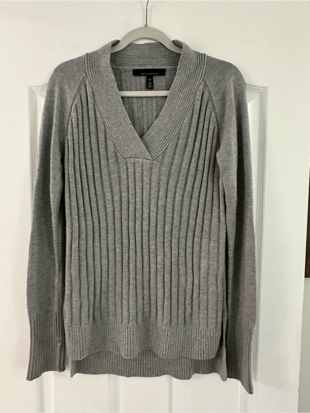 White House Black Market NWOT Gray Ribbed V-Neck Sweater